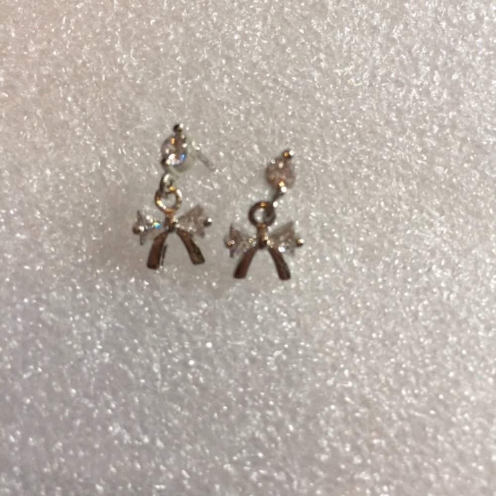 🎀 Beautiful 925S CZ Dainty Bow Earrings 🎀 - Picture 4 of 6